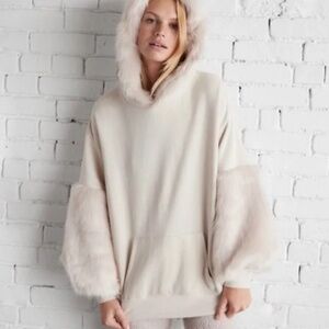 NWOT EXPRESS One Eleven Faux fur hooded hoodie jacket sweatshirt, cream, medium